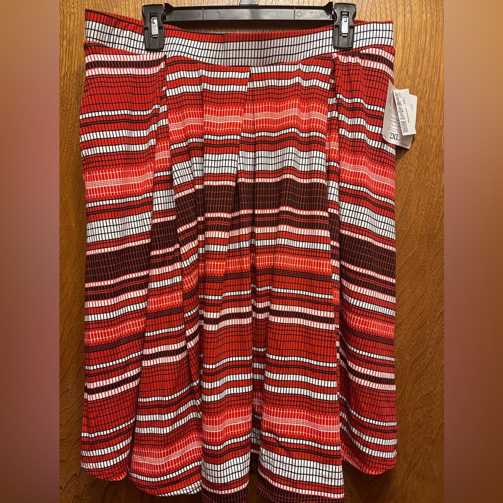 LuLaRoe - Madison - 2XL - Red, white, black stripes - NWT